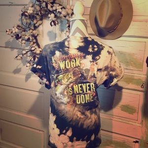 🎃🐟 Buck Wear - hand bleached ladies fishing tee